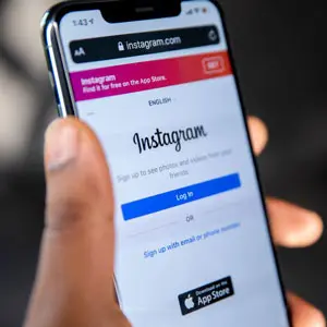 TIC: Se interconectan humanos por intermedio de la IT, no sólo se conecta entre 